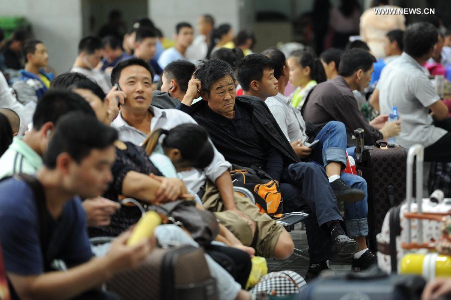 Railway stations witness travel peak before Mid-Autumn holiday