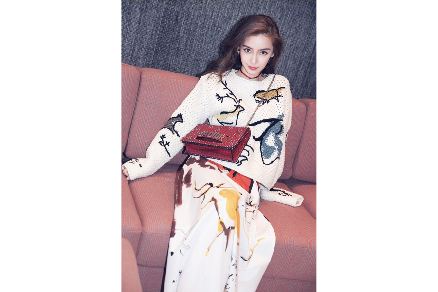 Fashion queen Angelababy releases fashion photos