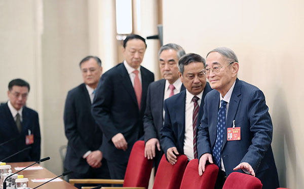 CPPCC members attend press conference on promoting economic growth