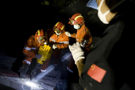 Chinese rescuers rev up aid in Haiti