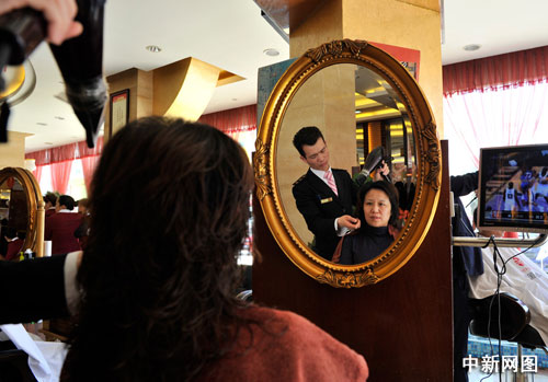 Get a lucky haircut on <EM>Er Yue Er</EM> for good luck