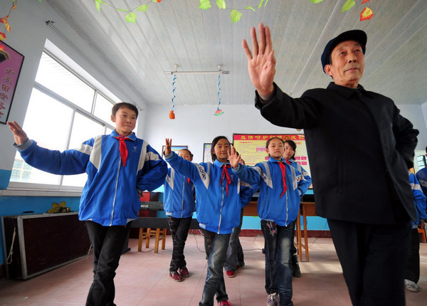 Qinqiang opera introduced at primary school