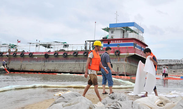 Typhoon-triggered oil spill cleaned up in S China