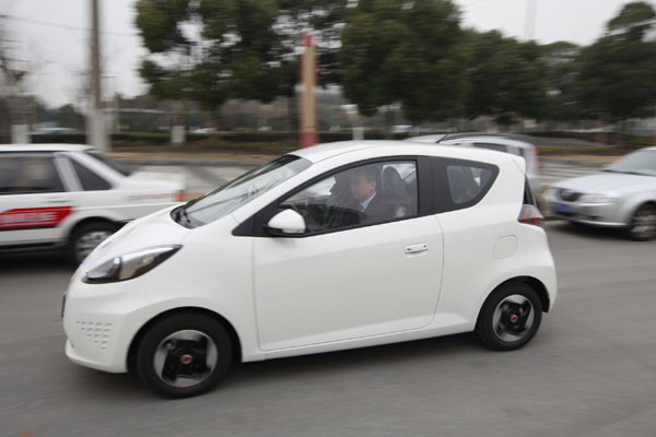 Shanghai delivers new energy car