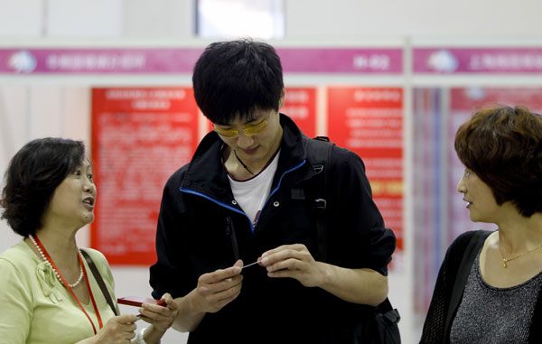 Eager parents quick to learn marriage lines