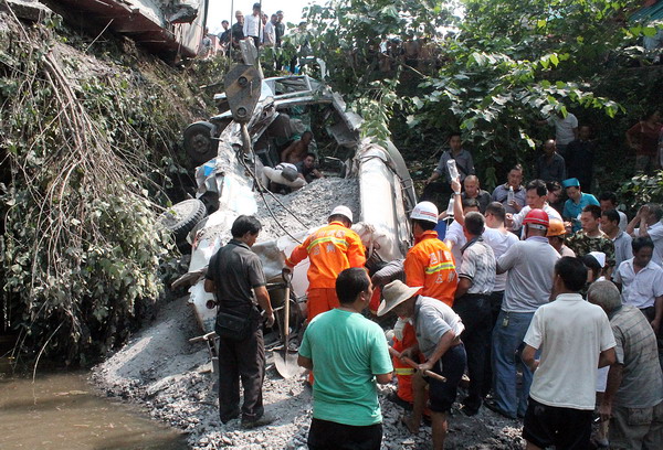 21 dead after SW China road accident