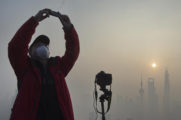 Haze continues to shroud east, north