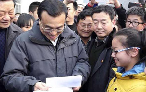 Li visits isolated county in NW China