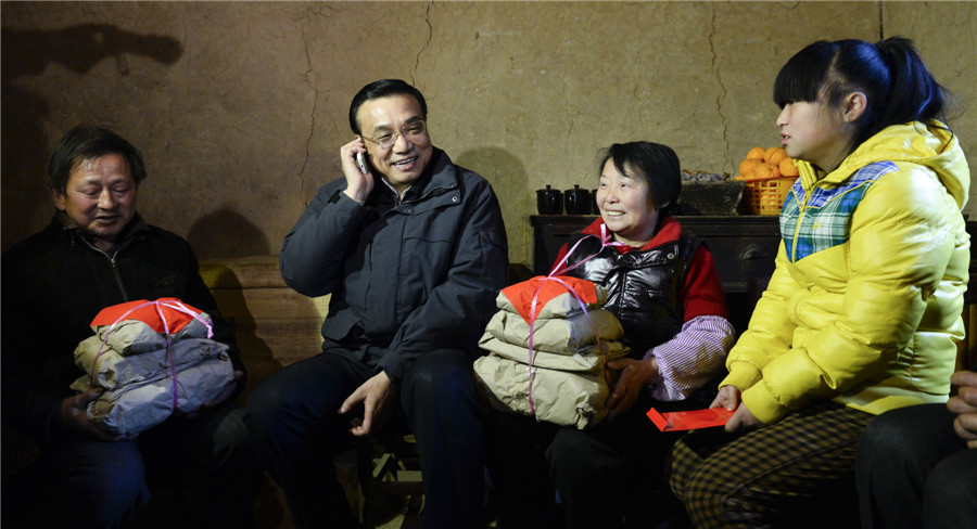 Li visits left-behind children in NW China