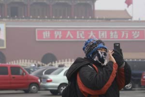 Beijing waits for cold wave to disperse smog