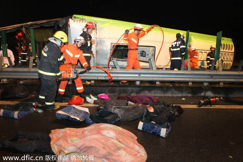 15 dead in pileups in southwest China's Chongqing