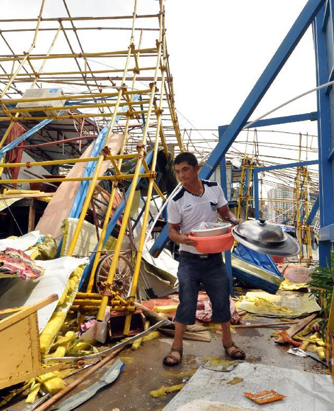 Strongest typhoon in 40 years hits Haikou