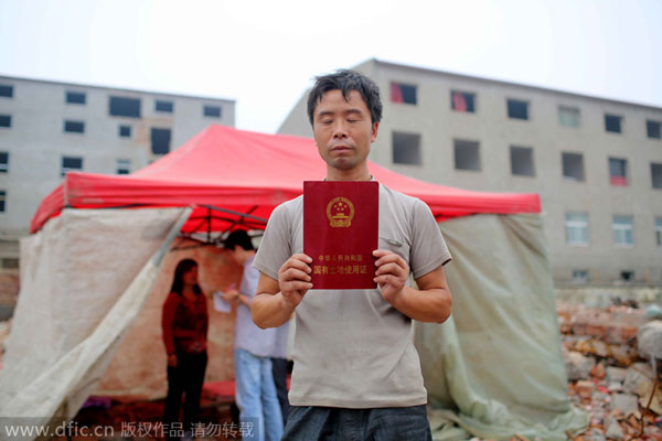 Stubborn tenant's home destroyed in Henan