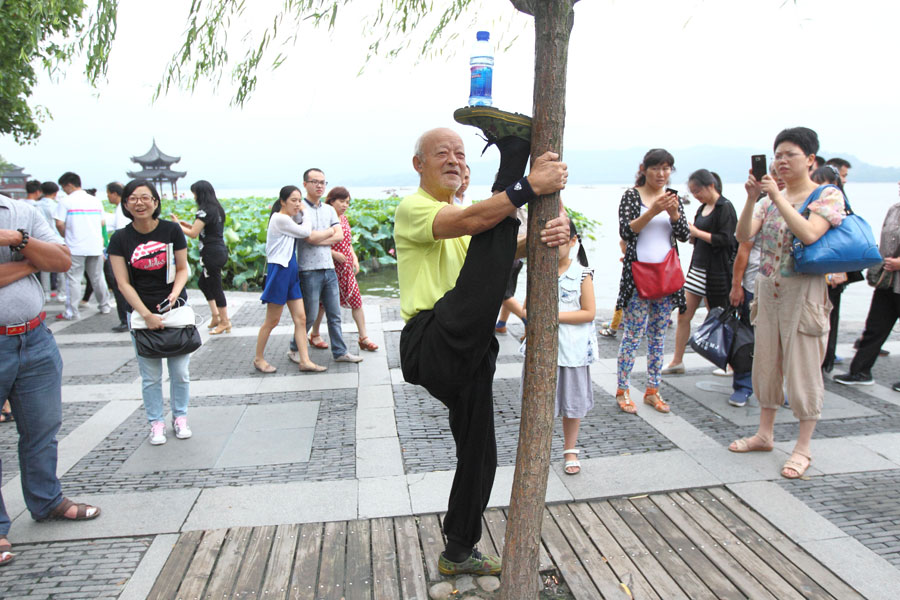 Amazing splits 88 years old does