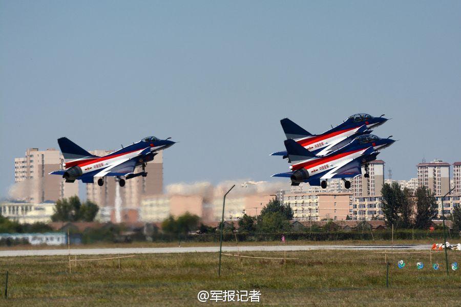 J-10 fighters show aerobatic stunts in clear sky in N China