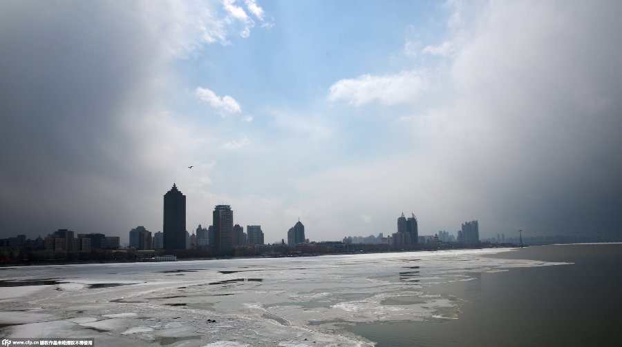 Unseasonal cold turns Harbin into a movie scene