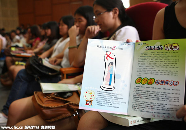 Campus condom machines planned for Beijing