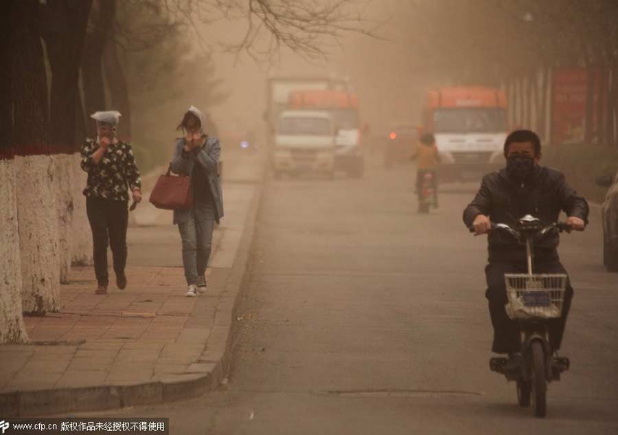 Sandstorm engulfs North China