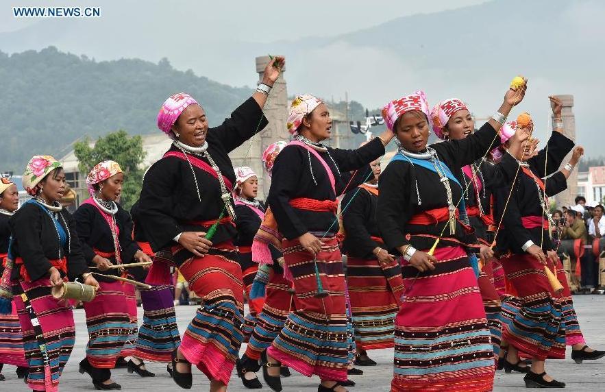 Cultural carnival parade held in Yunnan