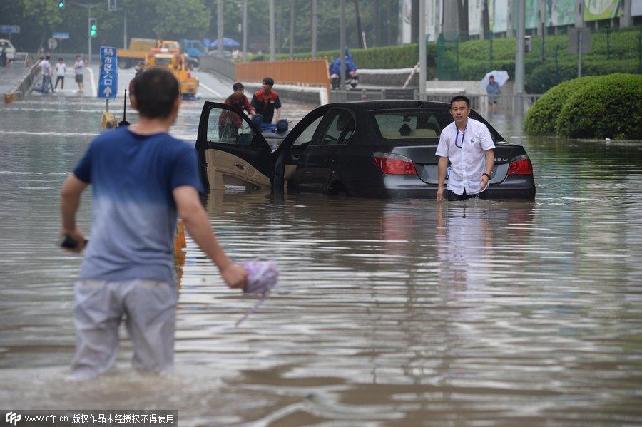 Heavy downpour leaves Shanghai flooded