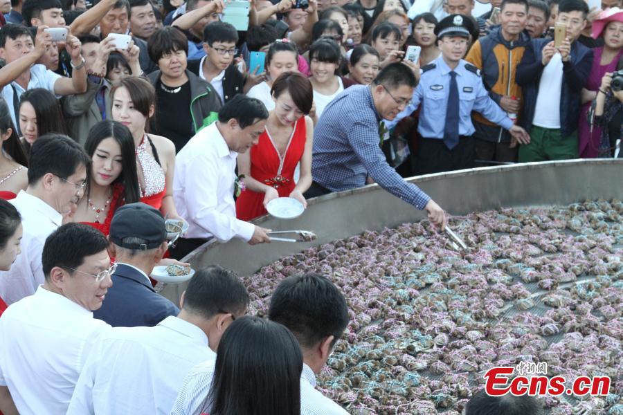 Massive pot used for steamed crabs seeks Guinness World Record