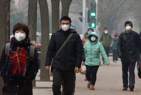 Life in smoggy Beijing amid red alert