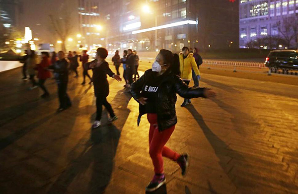 Life in smoggy Beijing amid red alert