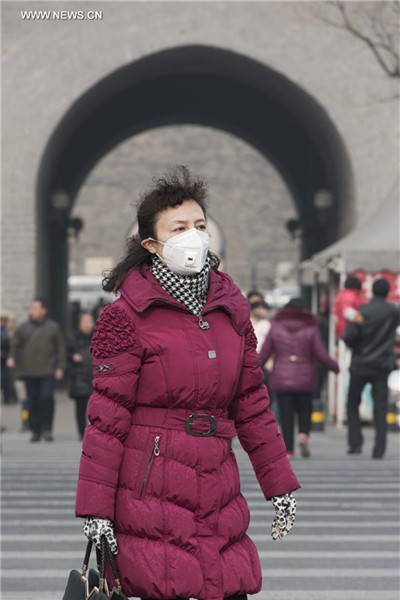 Beijing issues blue alert for heavy air pollution