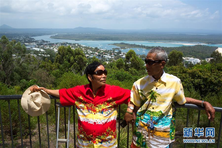 Cancer-survivor marks golden wedding anniversary with daring Australia trip