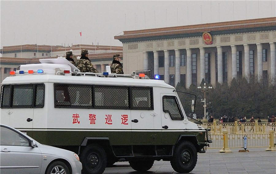 Beijing steps up security for two sessions