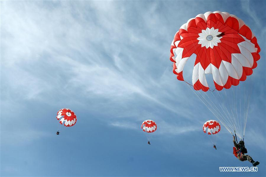 Soldiers attend parachute jumping training in NW China's Xinjiang