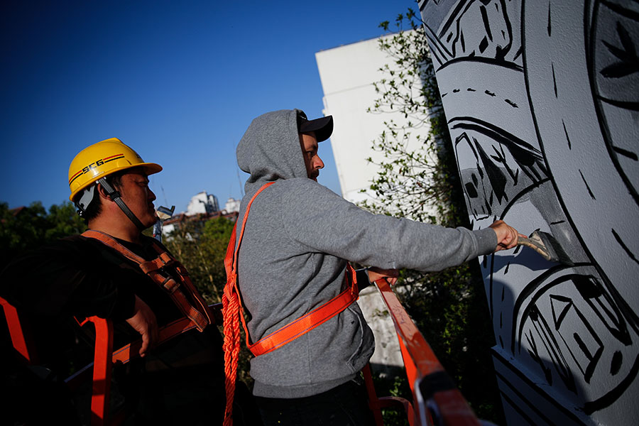 Italian muralist Millo adds color to Shanghai's skyline