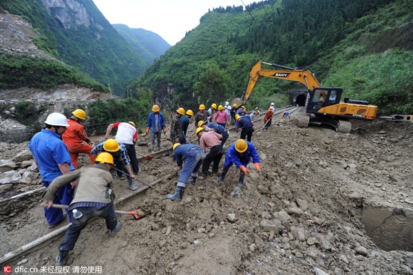 Landslide-disrupted railway service resumes in SW China