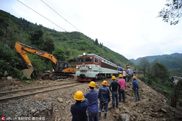 Landslide-disrupted railway service resumes in SW China