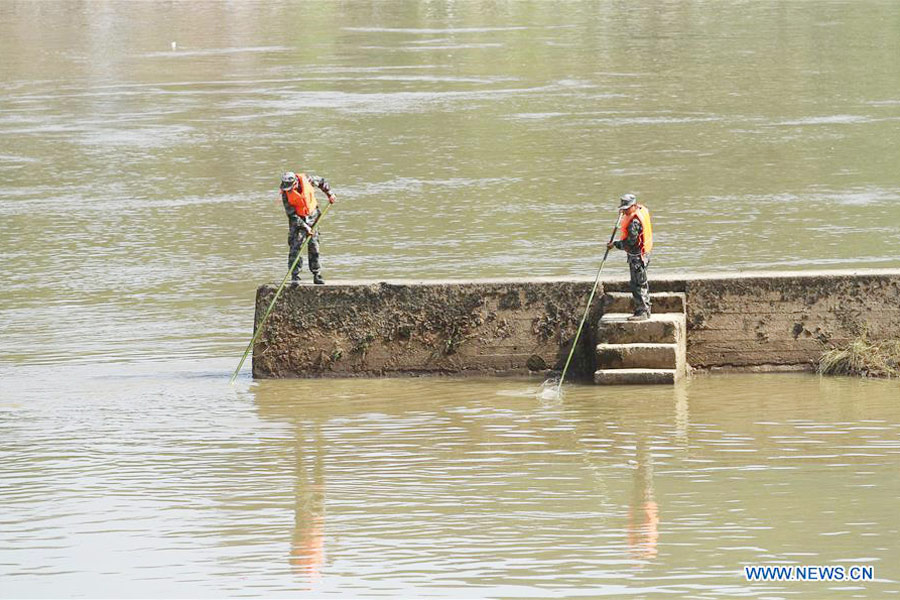 Rescuers search for victim of E China landslide