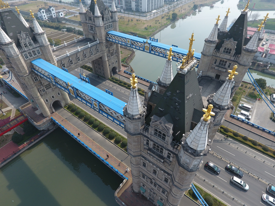 Chinese city builds its own 'London Tower Bridge'