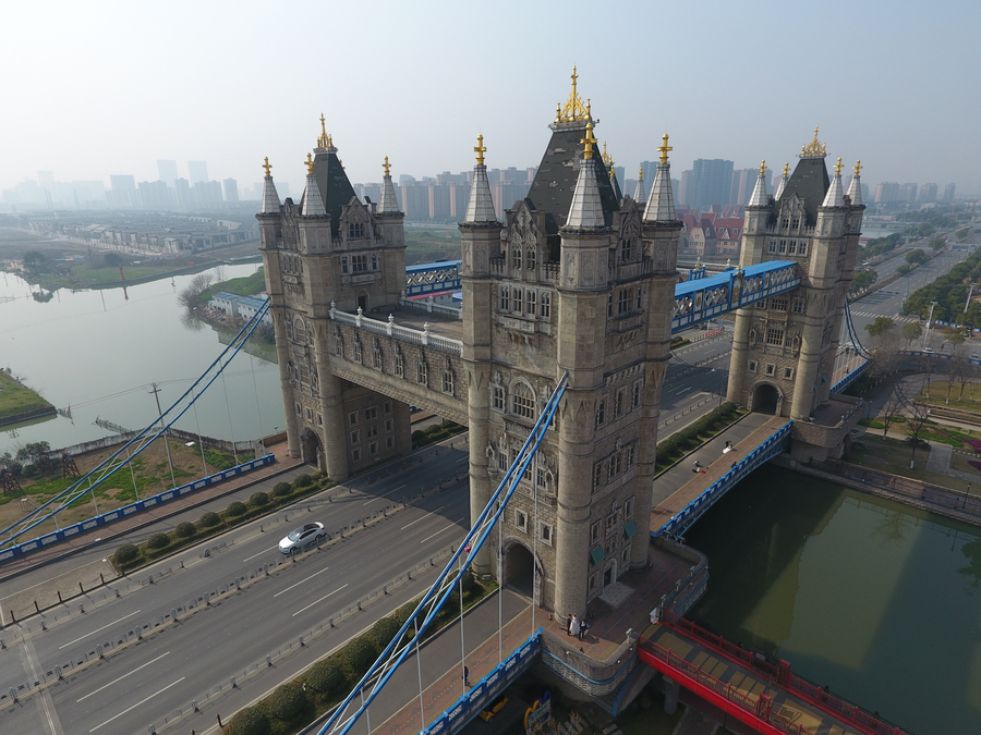 Chinese city builds its own 'London Tower Bridge'