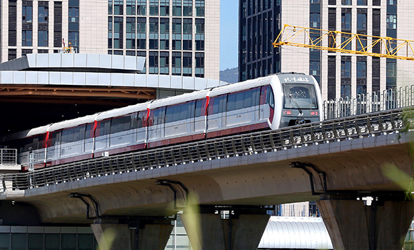 Beijing makes way for high-tech trains