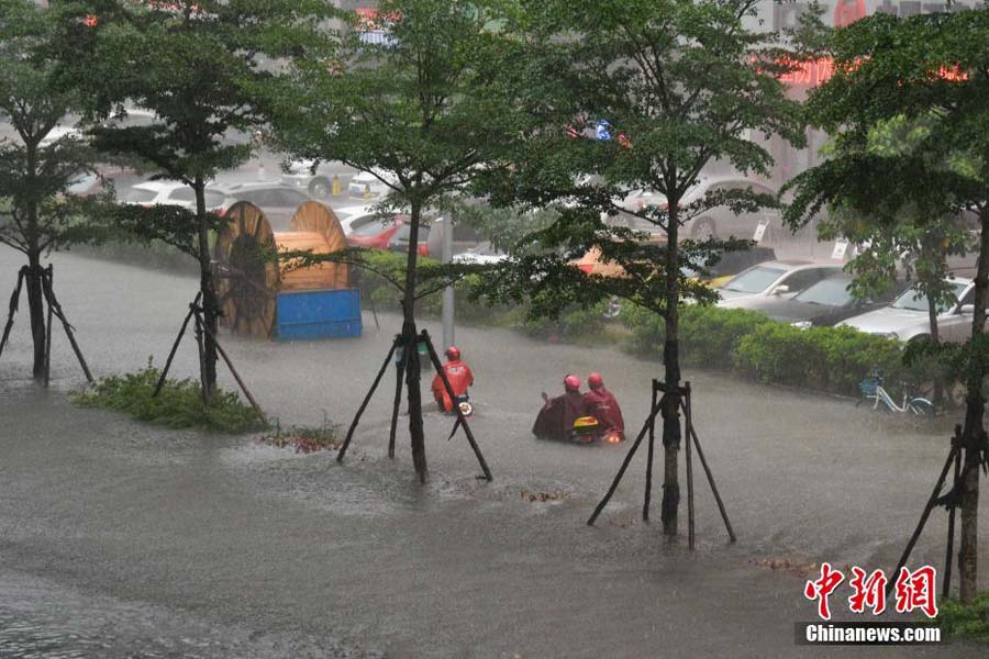 Heavy rains hit South China's Hainan province