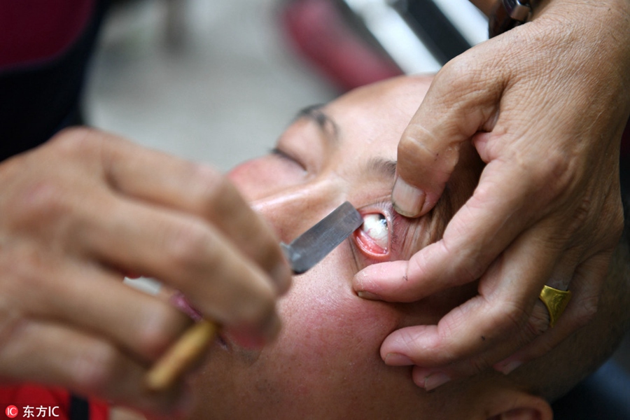 Flipping lids! Chinese barber offers eyelid shaves