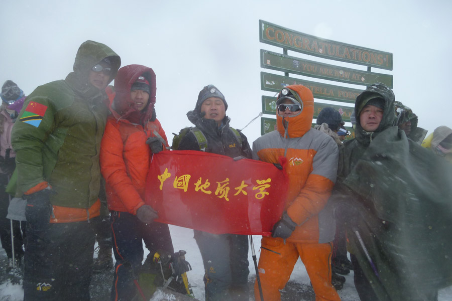 Wuhan university celebrates climbing team in show