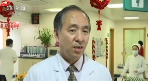 Chinese doctor saves passenger on US trip