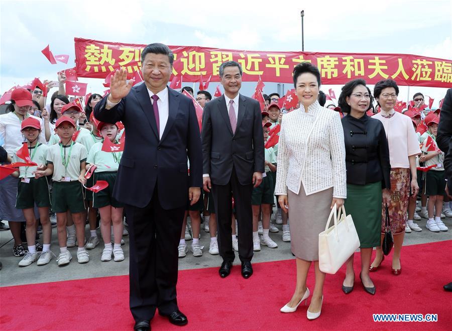 Xi arrives in Hong Kong for 20th return anniversary