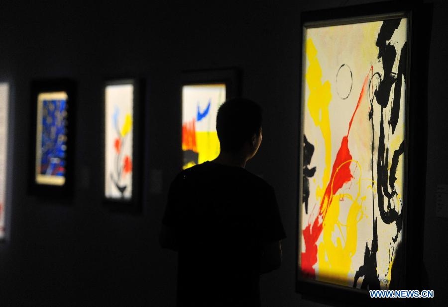 Exhibition of Meneghetti's paintings kicks off in Wuhan