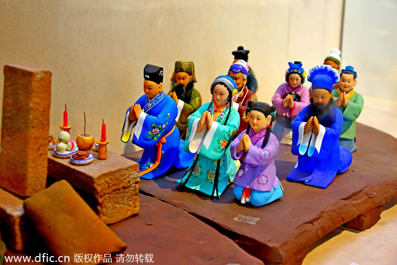 Vivid clay figurines exhibited in Nanjing