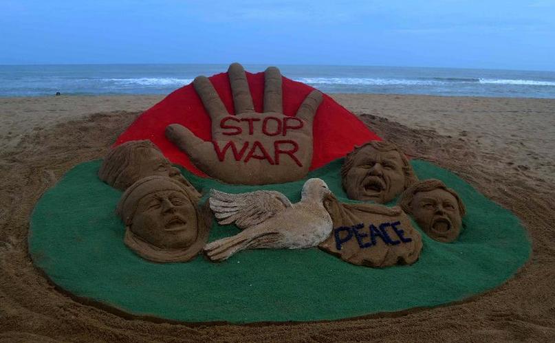 Sand artist calls for cease-fire between Israel, Palestine