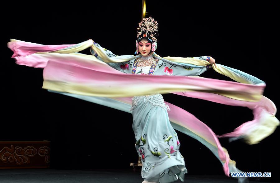 Peking Opera staged in US to commemorate Mei Lanfang