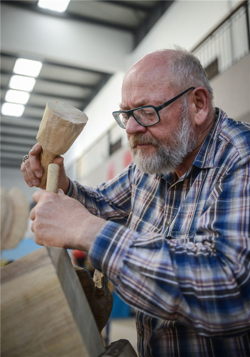 Int'l wood carving contest underway in E China