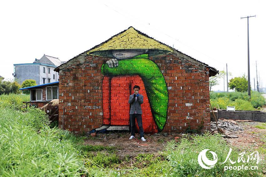 French street artist beautifies cottages in Shanghai