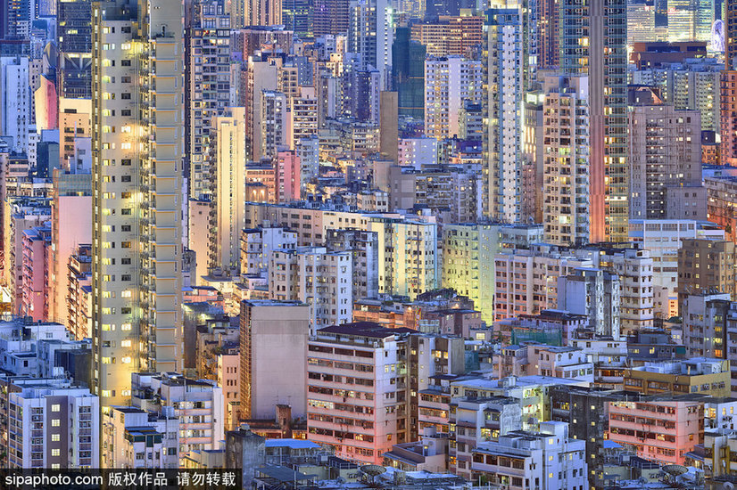 French photographer captures 'The Blue Moment' in HK